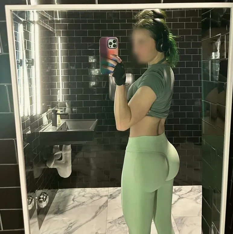 Fabienne, 24