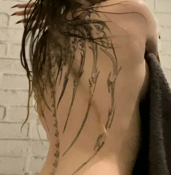 Lilly, 21