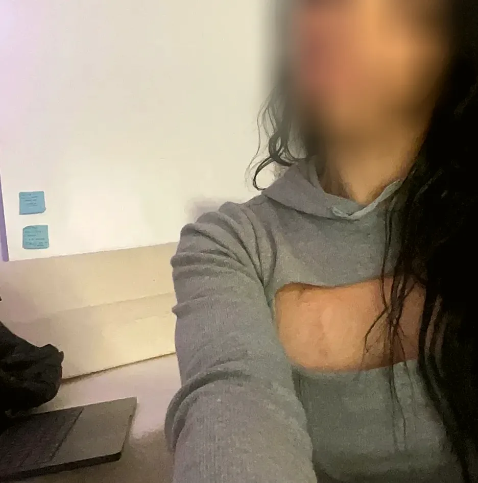 Zeynep, 20