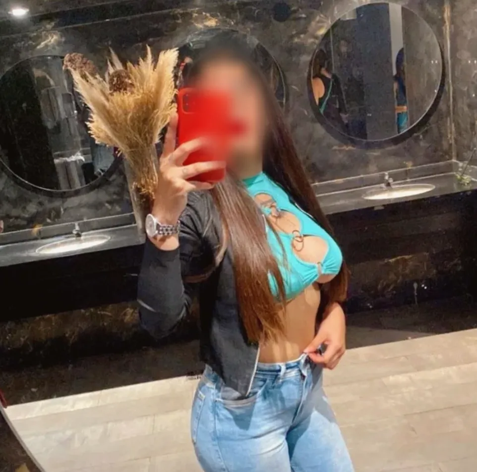 Zeynep, 35